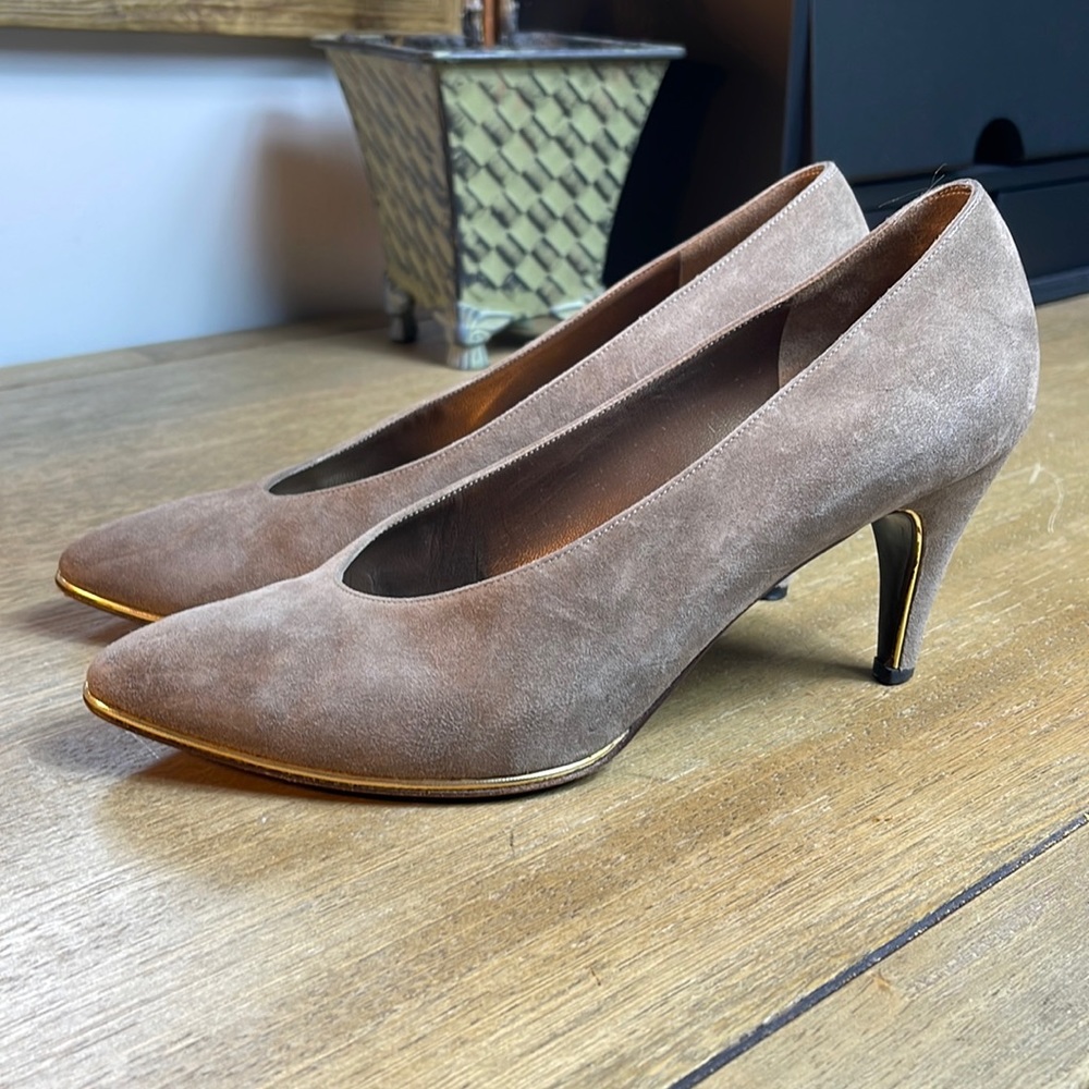 BRUNO MAGLI SUEDE PUMPS